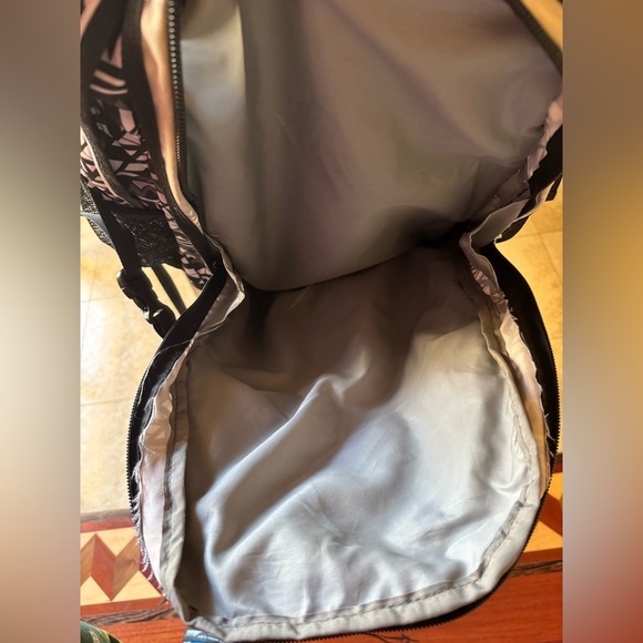 High Sierra Swerve Laptop Backpack, Geo Weave/Black, 19 x 13 x 7.75-Inch - Picture 8 of 16